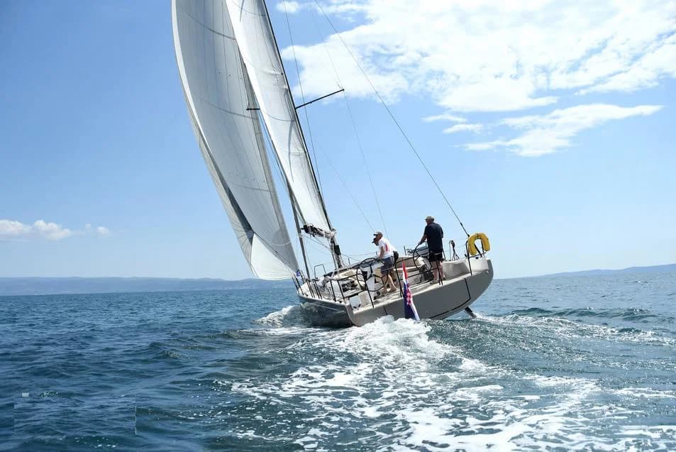 2022 Beneteau First 44