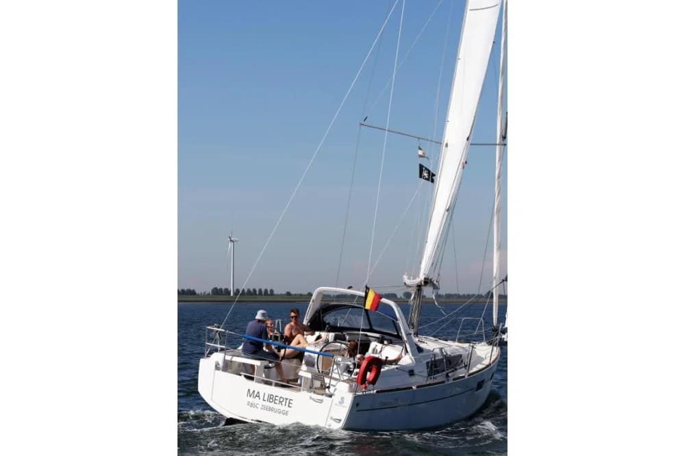 2016 Beneteau Oceanis 35