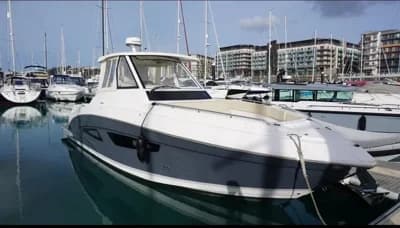 2020 Regal 33 SAV Boat for Sale in St Helier 2