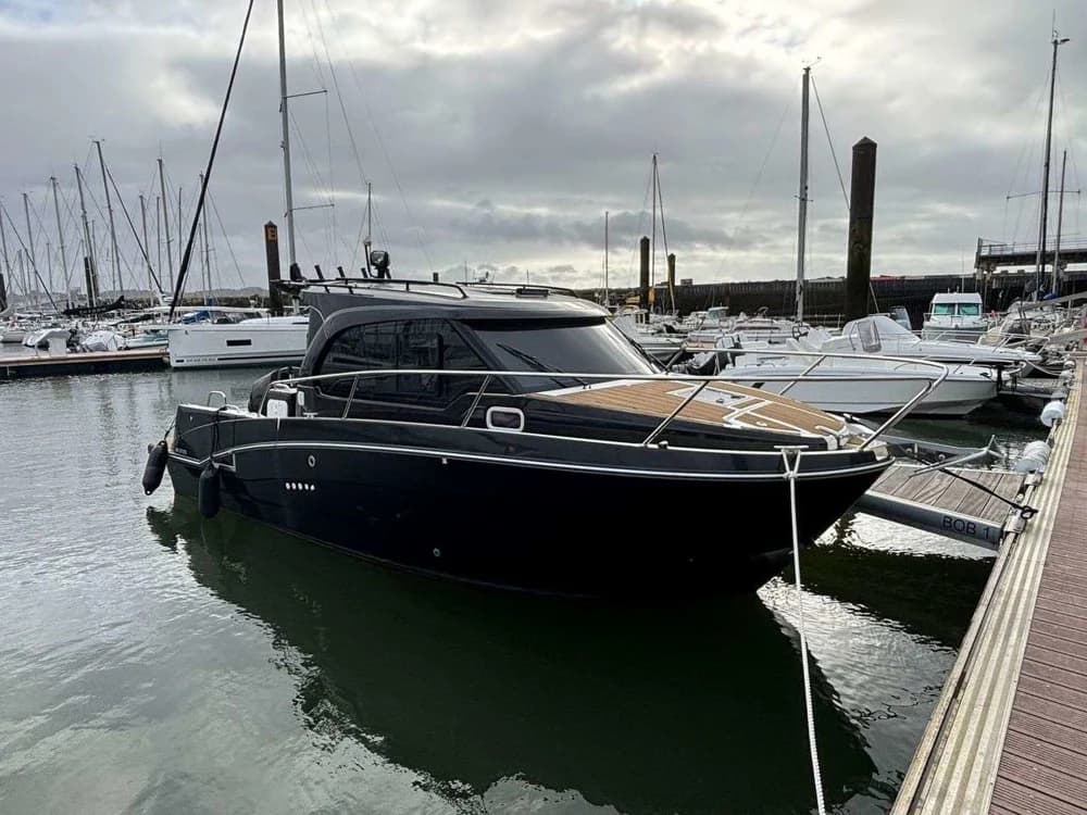 Bénéteau Antares 8 Fishing