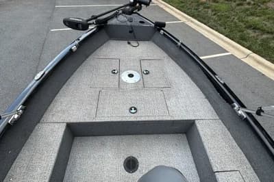 2022 Tracker Super Guide V-16 T 3
