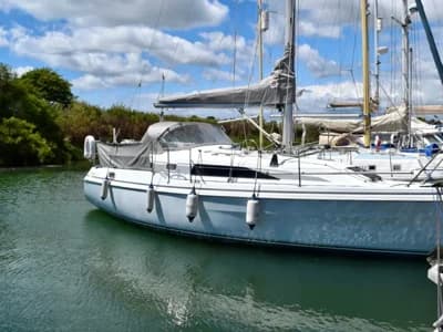 1995 Hunter Channel 323 Boat for Sale in Emsworth 2