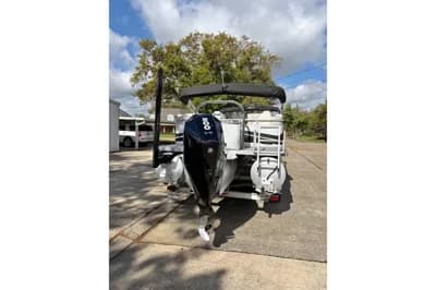 2023 Avalon Venture 85 Quad Lounge 2