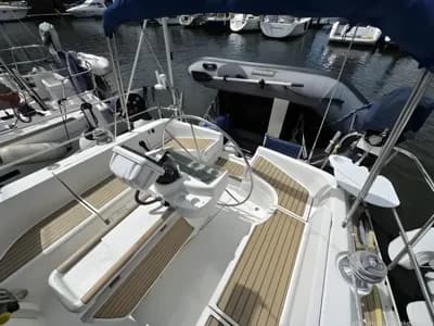 1999 Beneteau Oceanis Clipper 381 Boat for Sale in Milford Haven 2