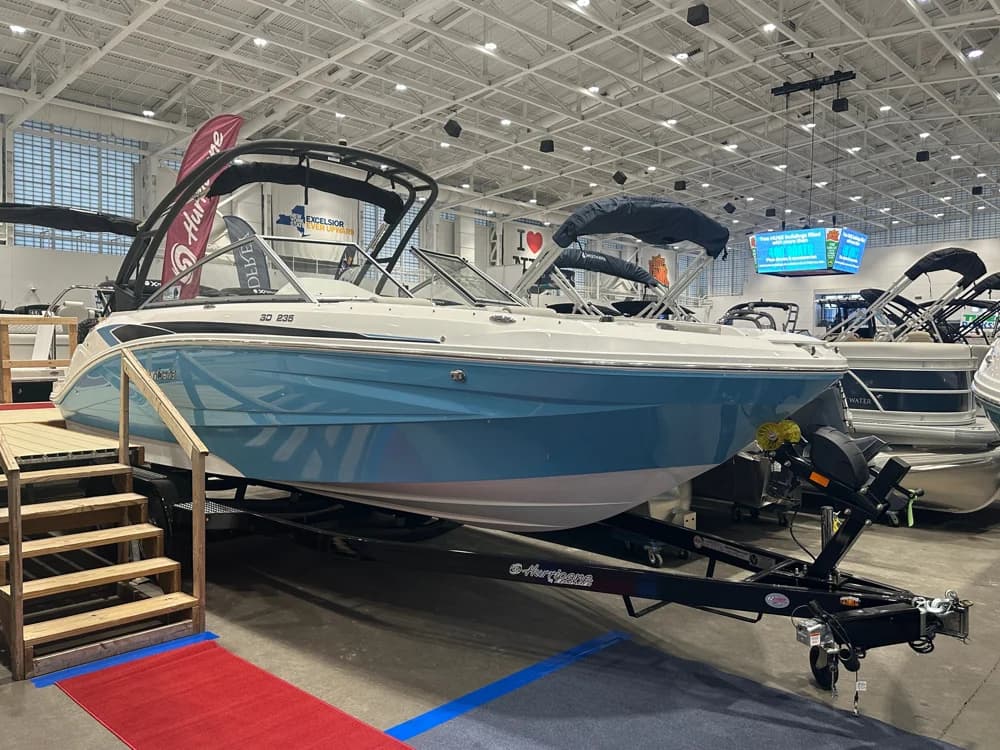 2026 Hurricane SunDeck 235 OB