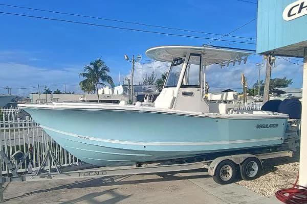 2025 Regulator 23 Center Console