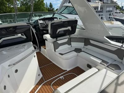 2018 Monterey 335 Sport Yacht 3