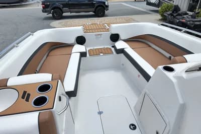 2026 Starcraft SVX 211 OB 3