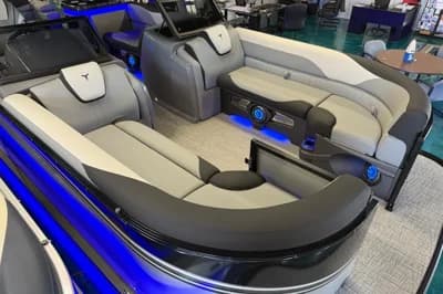 2026 Tahoe Pontoon LTZ Elite Windshield 3