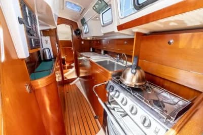 2000 Beneteau Oceanis 40 Cc Boat for Sale in Preveza 4