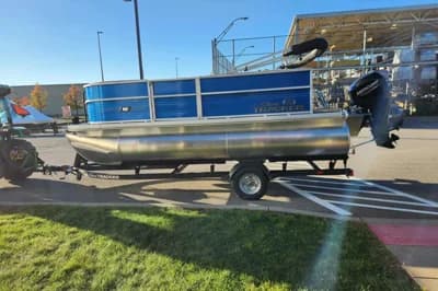 2026 Sun Tracker Party Barge 16 DLX 2