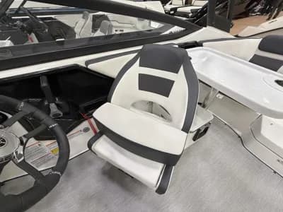 2025 Yamaha Boats AR195 3