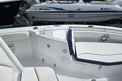 2027 Stingray 216 CC 3