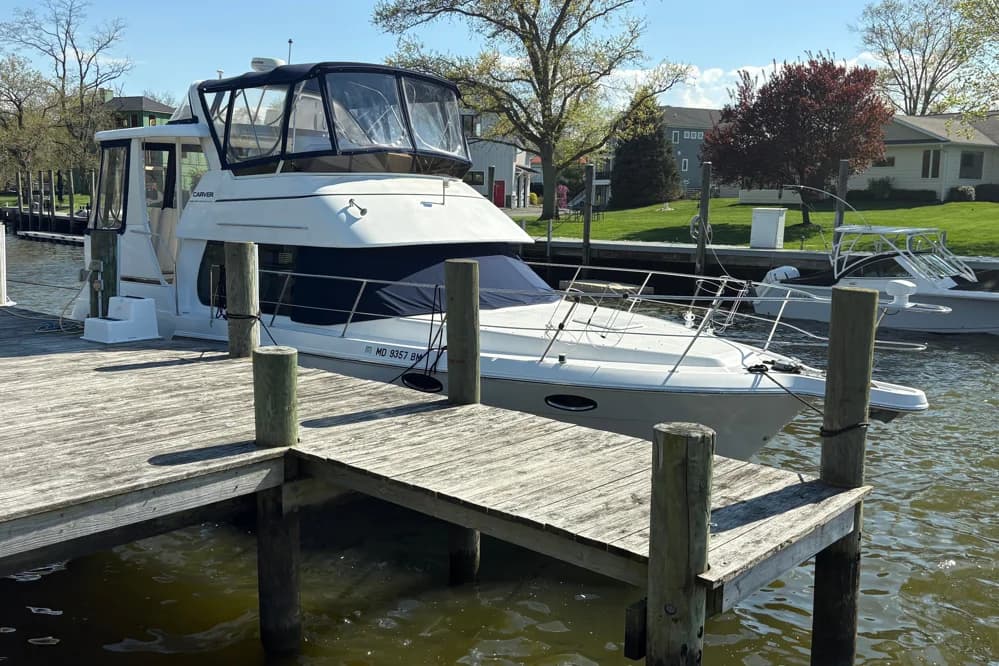 2002 Carver 356 Aft Cabin Motor Yacht