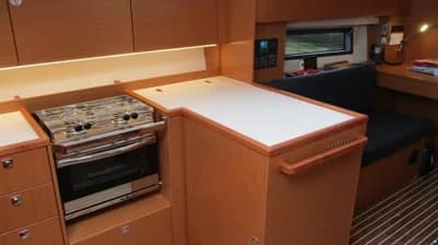 Bavaria C42 3