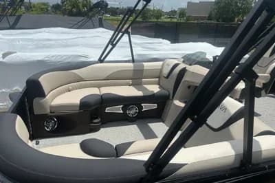 2025 Avalon lsz versitile rear bench 3