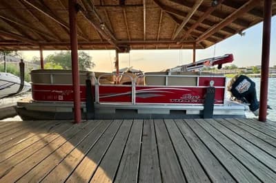 2016 Sun Tracker Party Barge 18 DLX 3