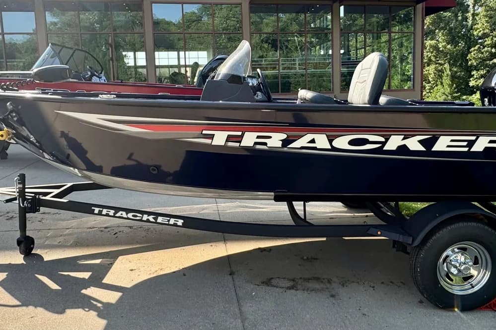 2026 Tracker Pro Guide V-16 SC