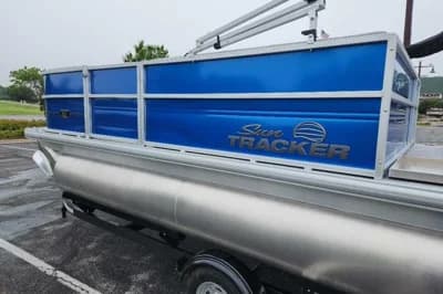 2026 Sun Tracker Party Barge 16 DLX 2