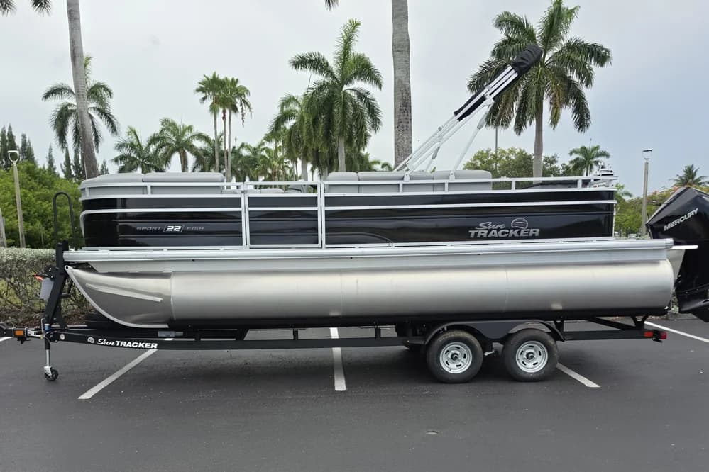 2026 Sun Tracker SportFish 22 XP3