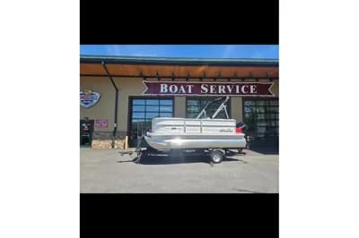 2026 Sun Tracker Party Barge 16 DLX 2