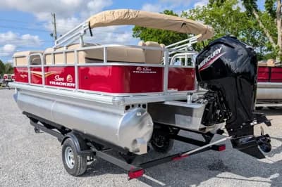 2025 Sun Tracker Party Barge 18 DLX 3