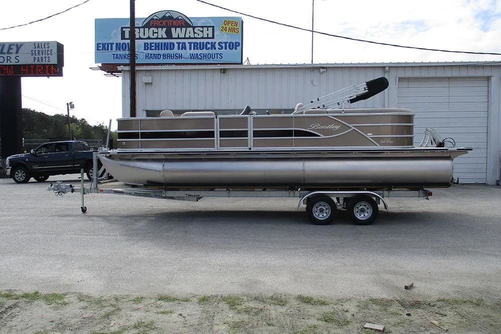 2026 Bentley Pontoons Fish 240 FWD CW