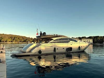 2014 Pershing 82 | 78.7 ft 2