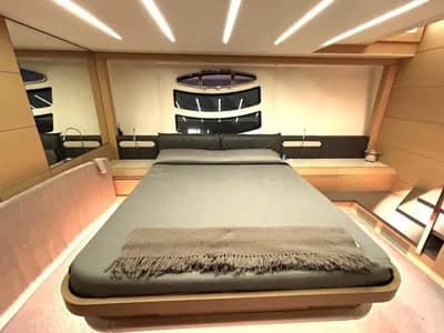 2014 Pershing 82 | 78.7 ft 3