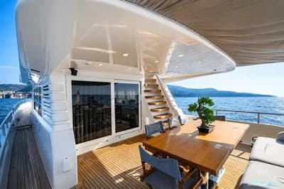 Moonen 68 Flybridge 2