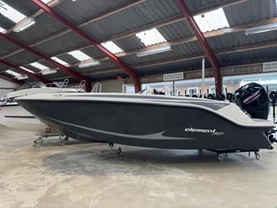 Bayliner M15 med Mercury F60 ELPT-EFI og 3