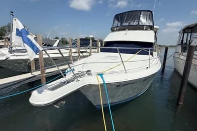 1996 Carver 400 Cockpit Motor Yacht 2