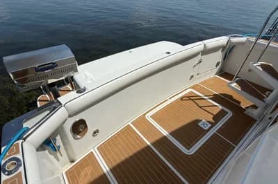 1996 Carver 400 Cockpit Motor Yacht 3