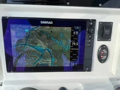 2016 Everglades 243 Center Console 3