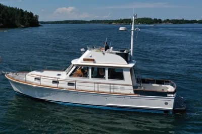 1999 Grand Banks 43 Eastbay FB | 43.0 ft 3