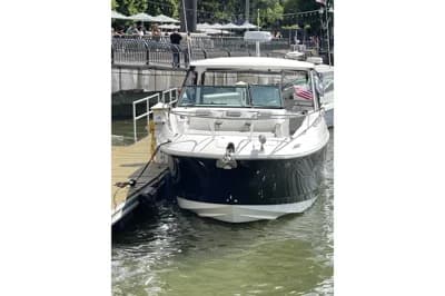 2023 Sea Ray Sundancer 320 2
