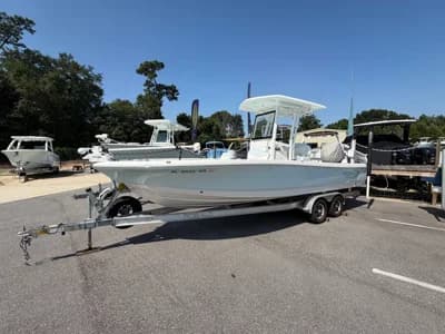 2021 Robalo 246 Cayman 2
