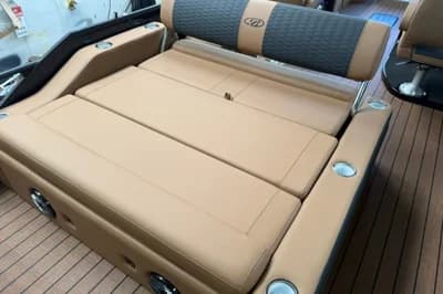 2026 Bentley Pontoons Elite 253 Swingback 3