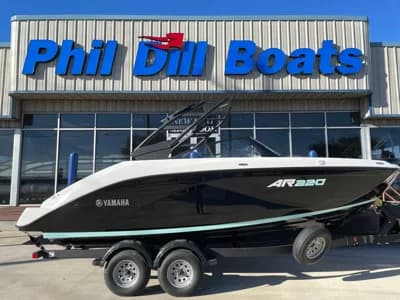 2026 Yamaha Boats AR220 2