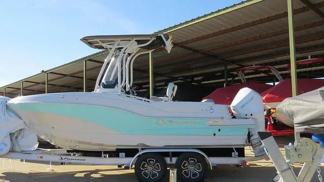 2024 Crownline 210 CC Finseeker