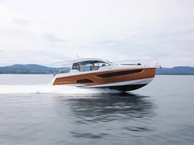 Sealine C390 2