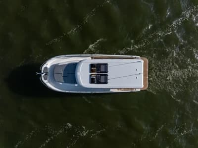 2024 Delphia Yachts 10 LoungeTop 2