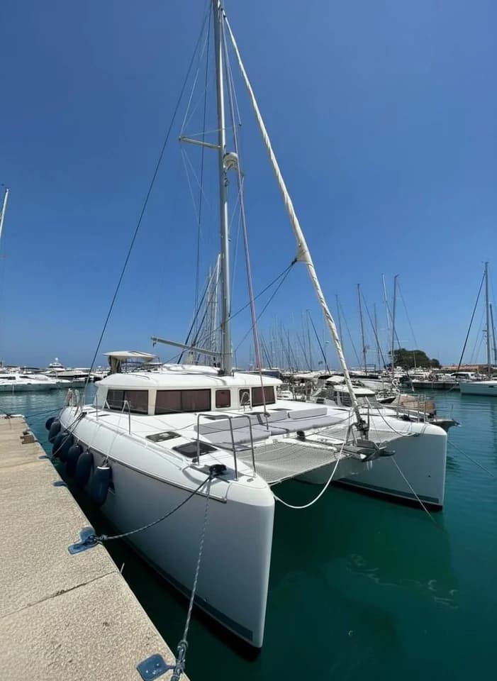 Lagoon 421