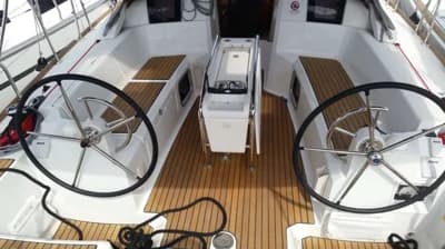 Jeanneau Sun Odyssey 379 2