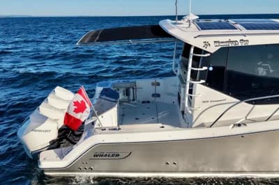 2021 Boston Whaler 405 Conquest | 41.3 ft 3
