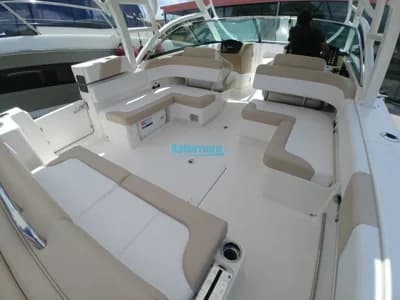 2018 Robalo R317 Dual Console | 9m 3