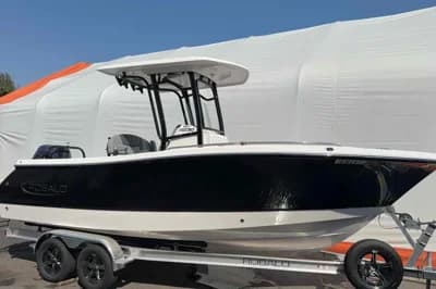 2026 Robalo R230 Center Console | 23 ft 2