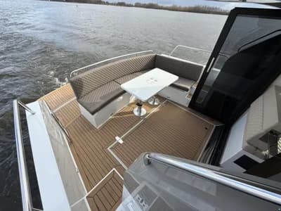 Maxima 37 Cruiser 5