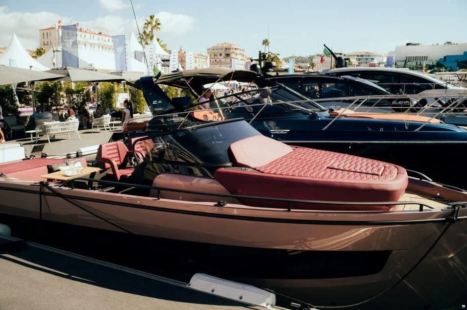 Cranchi A32 Luxury Tender
