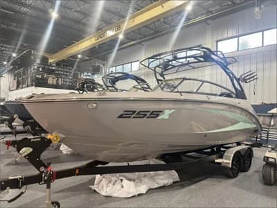 2026 Yamaha Boats 255XD | 24.6 ft 2